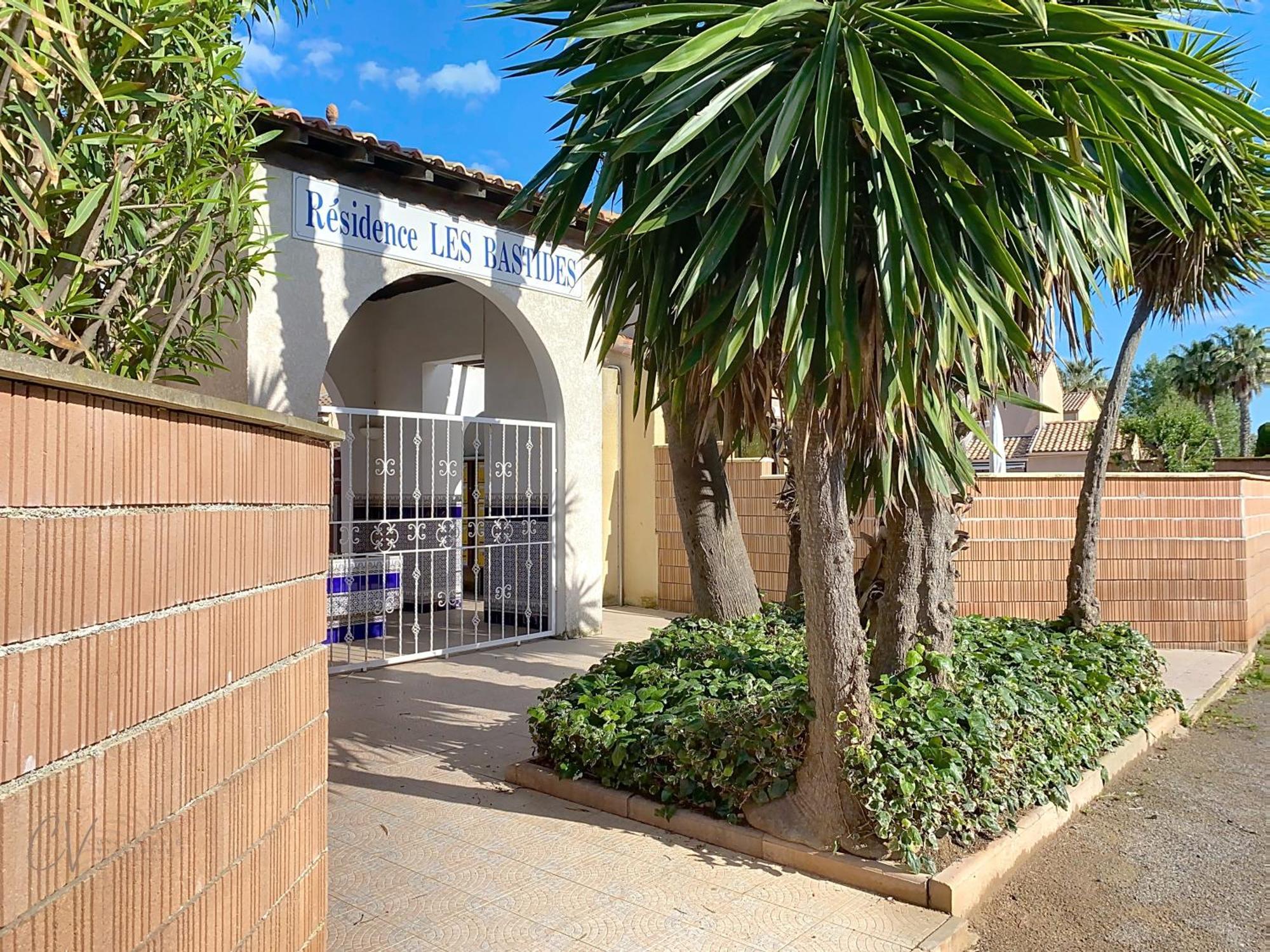 Petit Coin De Paradis Dans Residence Avec Piscine Vias Exterior photo
