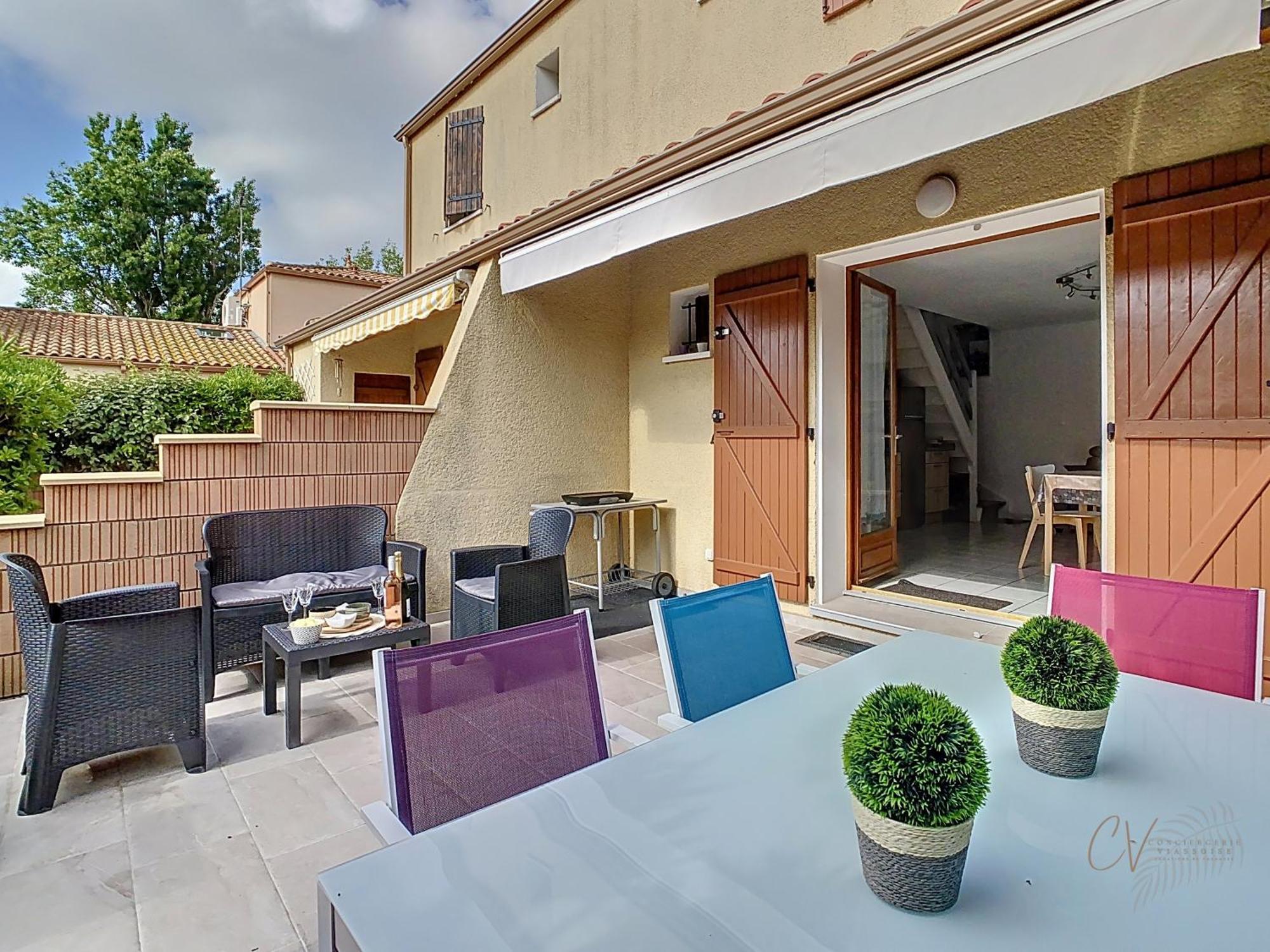 Petit Coin De Paradis Dans Residence Avec Piscine Vias Exterior photo