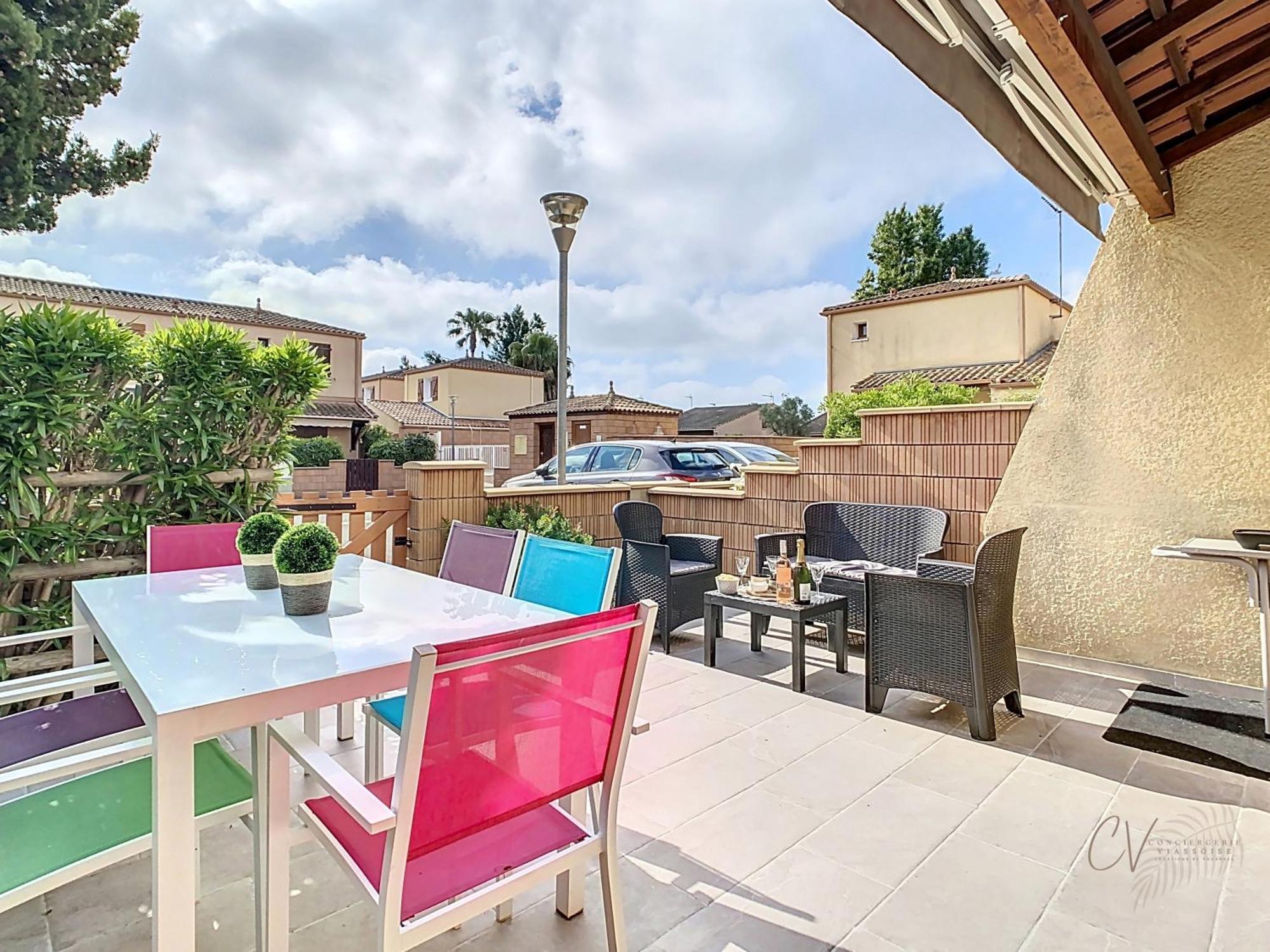 Petit Coin De Paradis Dans Residence Avec Piscine Vias Exterior photo