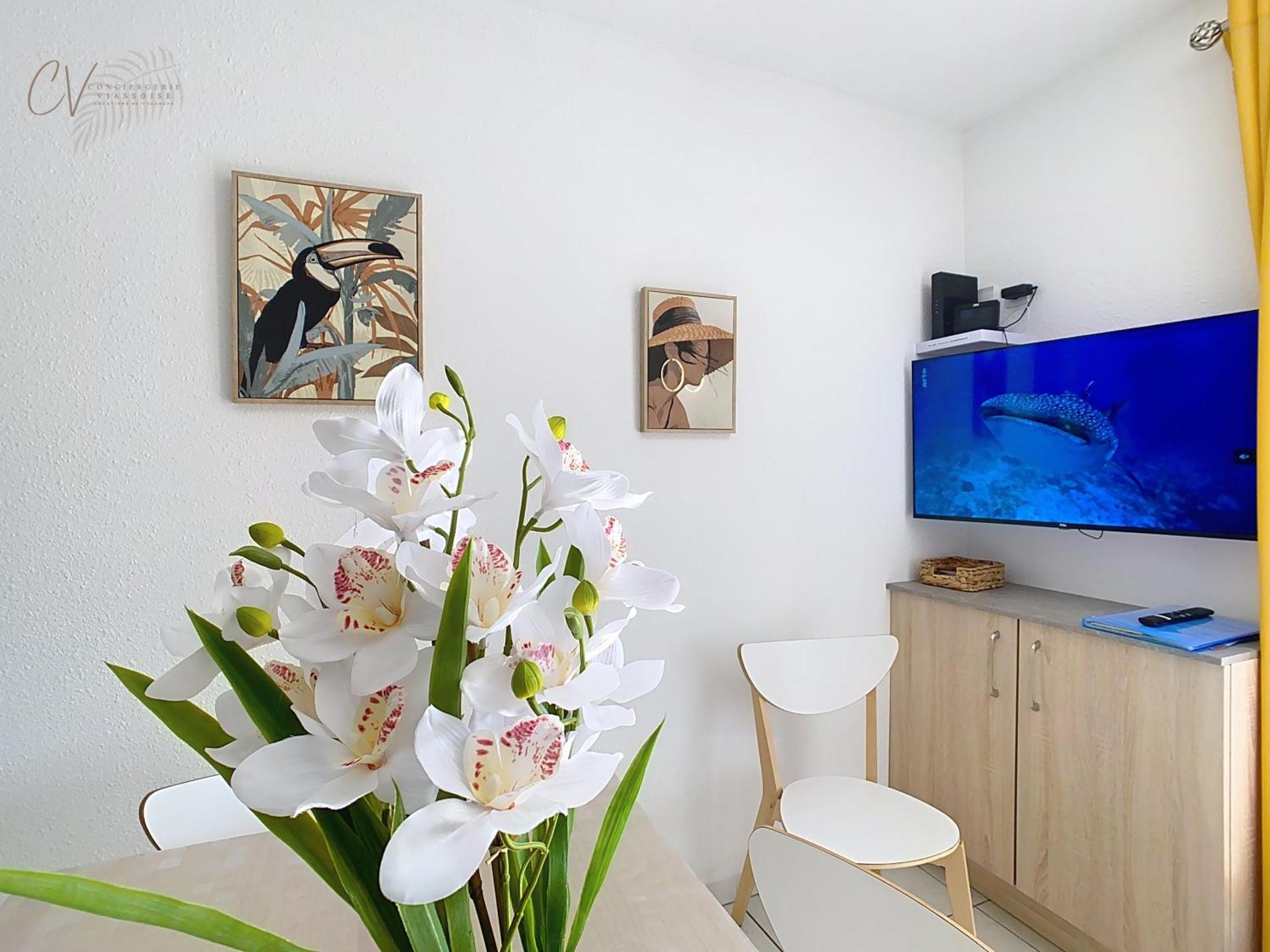 Petit Coin De Paradis Dans Residence Avec Piscine Vias Exterior photo