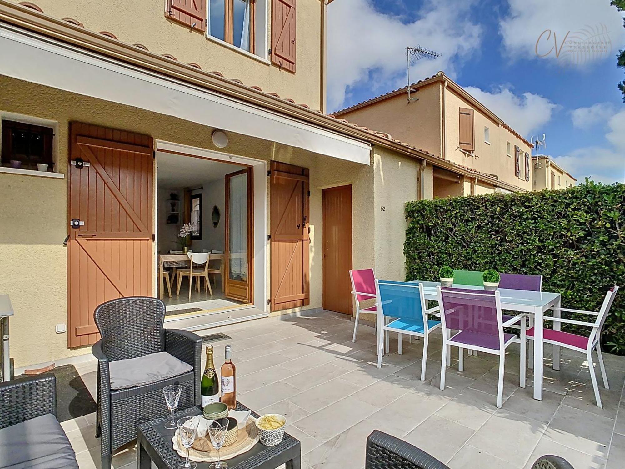 Petit Coin De Paradis Dans Residence Avec Piscine Vias Exterior photo