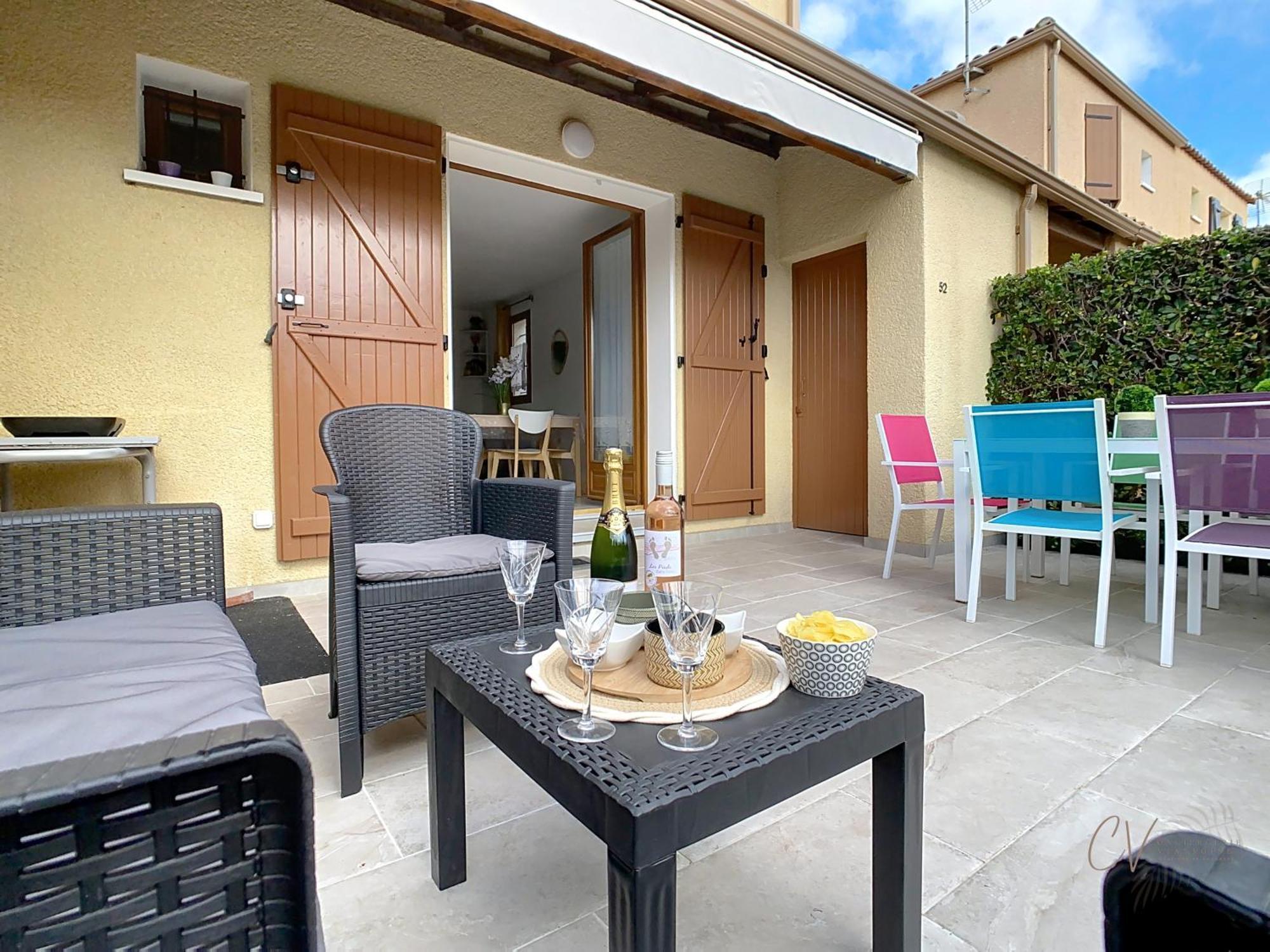 Petit Coin De Paradis Dans Residence Avec Piscine Vias Exterior photo